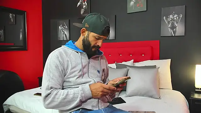 Snapshot of Thiagogomez chatting on 03-22-25, 12:25 Thiagogomez online show from 03-22-25, 12:25