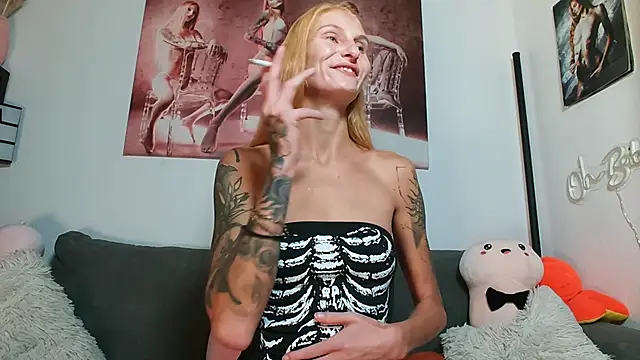 LessiaMia online show from 10-18-25, 04:42