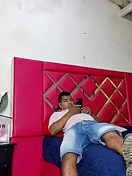 ViolettAndCandy online show from 12-04-25, 02:49