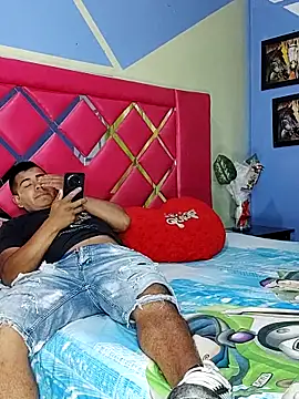 ViolettAndCandy online show from 12-17-25, 03:06