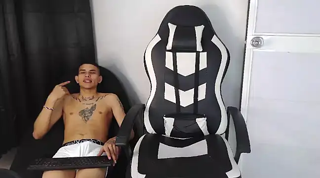 hot king20 online show from 02-07-25, 05:41