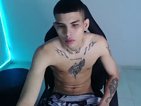 Snapshot of hot_king20 chatting on 12-15-25, 04:35 hot king20 online show from 12-15-25, 04:35