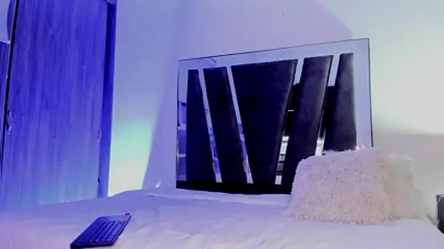 HollyEvanz online show from 03-07-26, 01:34