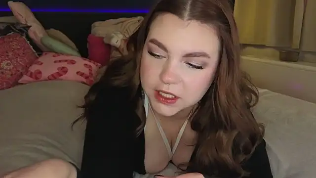 VictoriaLaFleur online show from 12-17-25, 03:28