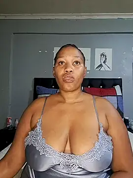 Snapshot of Toya_P chatting on 10-23-25, 12:04 Toya P online show from 10-23-25, 12:04