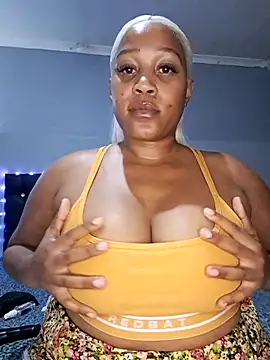 Snapshot of Toya_P chatting on 05-18-26, 08:13 Toya P online show from 05-18-26, 08:13
