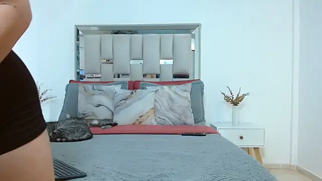 Snapshot of hellen_martin chatting on 12-22-25, 08:31 hellen martin online show from 12-22-25, 08:31