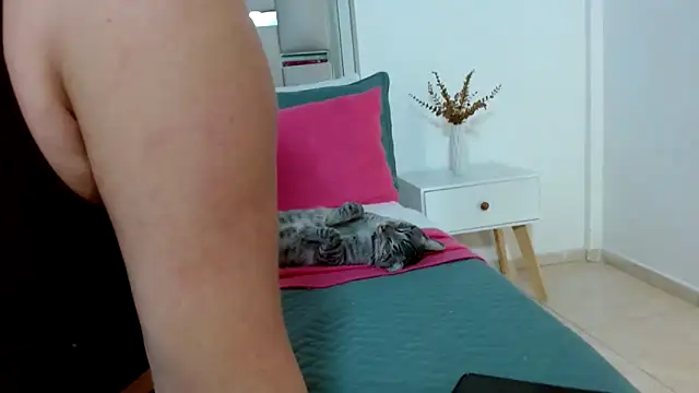 Snapshot of hellen_martin chatting on 11-13-25, 10:13 hellen martin online show from 11-13-25, 10:13