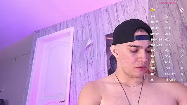 Snapshot of JUANDIAMONDS98 chatting on 05-19-26, 01:29 JUANDIAMONDS98 online show from 05-19-26, 01:29