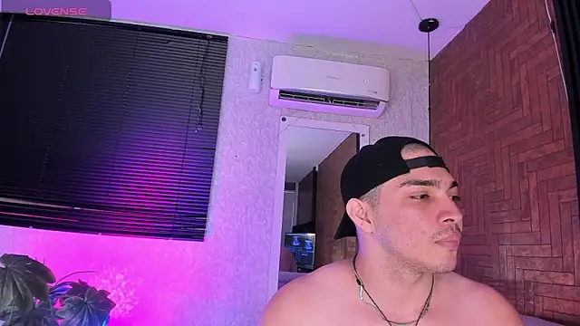 Snapshot of JUANDIAMONDS98 chatting on 05-04-26, 01:14 JUANDIAMONDS98 online show from 05-04-26, 01:14