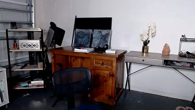 Snapshot of SashaEstrella chatting on 10-20-25, 03:34 SashaEstrella online show from 10-20-25, 03:34