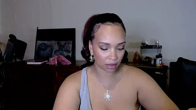 Snapshot of SashaEstrella chatting on 10-27-25, 06:47 SashaEstrella online show from 10-27-25, 06:47