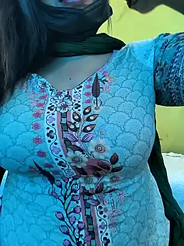 Snapshot of lovely_zara chatting on 02-13-25, 07:35 lovely zara online show from 02-13-25, 07:35
