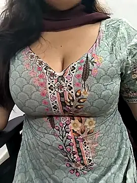 Snapshot of lovely_zara chatting on 10-19-25, 12:57 lovely zara online show from 10-19-25, 12:57