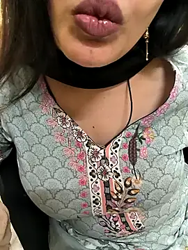 Snapshot of lovely_zara chatting on 12-07-24, 05:26 lovely zara online show from 12-07-24, 05:26