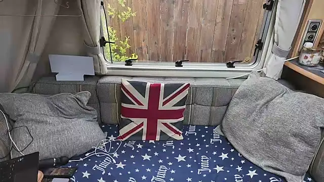 Snapshot of British__Rosie chatting on 05-19-26, 07:48 British Rosie online show from 05-19-26, 07:48