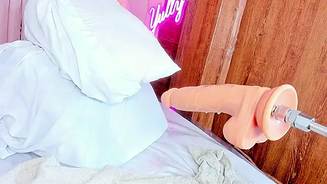 queen yully online show from 03-22-25, 10:59