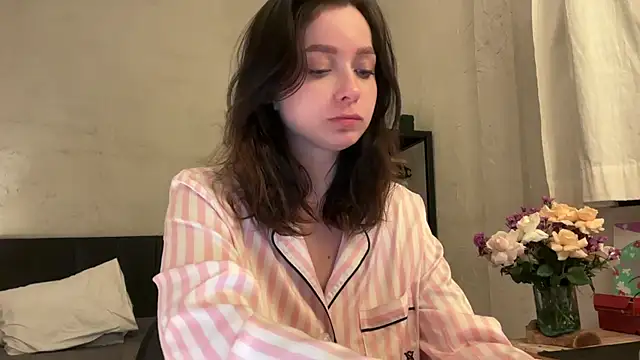 Snapshot of _liatris_ chatting on 03-08-25, 02:40  liatris  online show from 03-08-25, 02:40