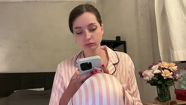 Snapshot of _liatris_ chatting on 03-08-25, 11:37  liatris  online show from 03-08-25, 11:37