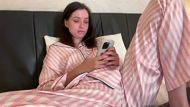 Snapshot of _liatris_ chatting on 03-12-25, 02:45  liatris  online show from 03-12-25, 02:45