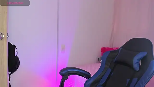 roseliam25 online show from 09-17-25, 07:49