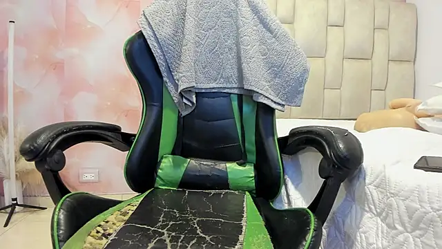 aida rose  online show from 11-27-25, 05:13