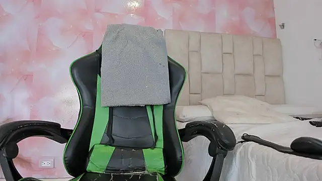 aida rose  online show from 03-26-26, 07:56