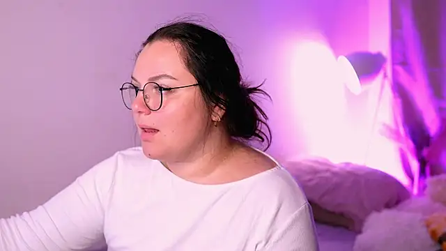 Snapshot of ameliaminkx chatting on 11-06-25, 03:32 ameliaminkx online show from 11-06-25, 03:32