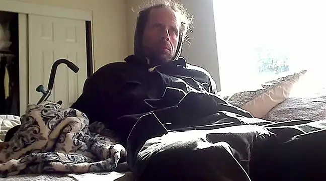 Snapshot of HandsumHungDaddy chatting on 03-17-25, 06:21 HandsumHungDaddy online show from 03-17-25, 06:21
