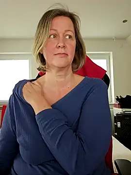 Snapshot of MarleneBloem chatting on 03-12-25, 04:24 MarleneBloem online show from 03-12-25, 04:24