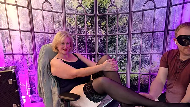 Snapshot of MarleneBloem chatting on 10-12-25, 12:17 MarleneBloem online show from 10-12-25, 12:17