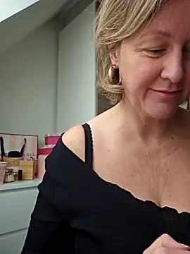 Snapshot of MarleneBloem chatting on 02-27-25, 09:40 MarleneBloem online show from 02-27-25, 09:40