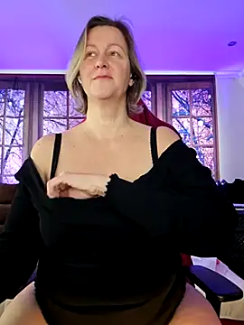 Snapshot of MarleneBloem chatting on 02-24-25, 10:15 MarleneBloem online show from 02-24-25, 10:15