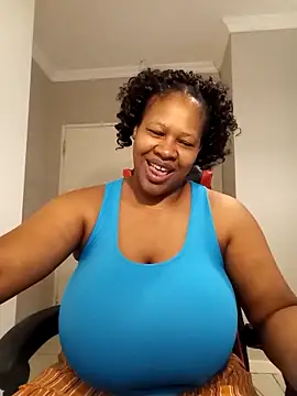 Snapshot of bustylisa1983 chatting on 02-25-25, 06:25 bustylisa1983 online show from 02-25-25, 06:25
