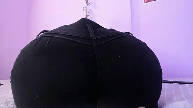Snapshot of Samanta_roberts1 chatting on 03-03-25, 06:56 Samanta roberts1 online show from 03-03-25, 06:56
