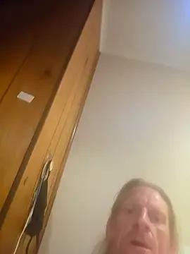 Travislovescum online show from 09-09-25, 10:52