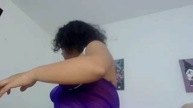 Snapshot of lou_cute chatting on 01-28-25, 05:00 lou cute online show from 01-28-25, 05:00