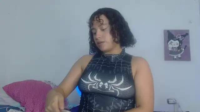 Snapshot of lou_cute chatting on 02-16-25, 03:15 lou cute online show from 02-16-25, 03:15