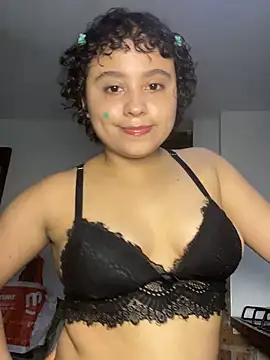 Snapshot of lou_cute chatting on 05-12-26, 02:41 lou cute online show from 05-12-26, 02:41