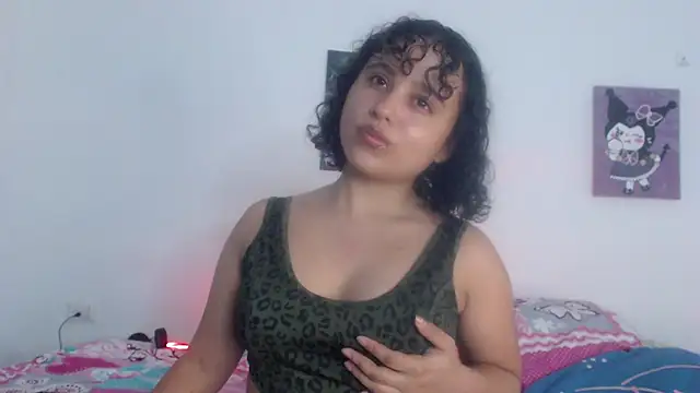 Snapshot of lou_cute chatting on 02-06-25, 04:10 lou cute online show from 02-06-25, 04:10