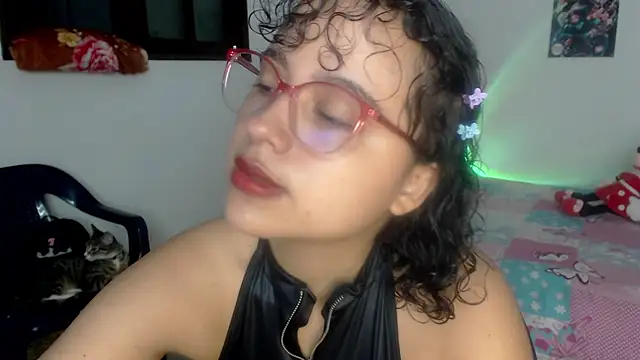 Snapshot of lou_cute chatting on 01-26-25, 10:24 lou cute online show from 01-26-25, 10:24