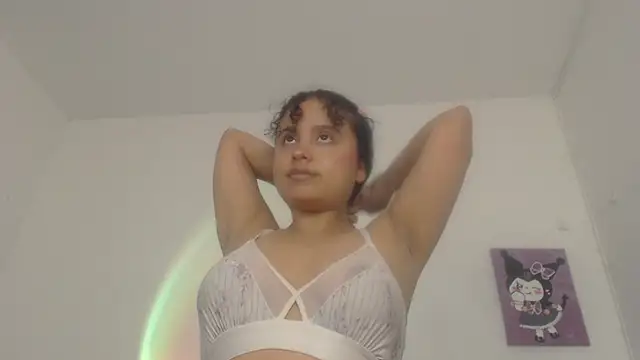Snapshot of lou_cute chatting on 02-21-25, 03:34 lou cute online show from 02-21-25, 03:34
