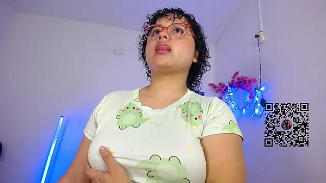 Snapshot of lou_cute chatting on 07-10-26, 10:48 lou cute online show from 07-10-26, 10:48