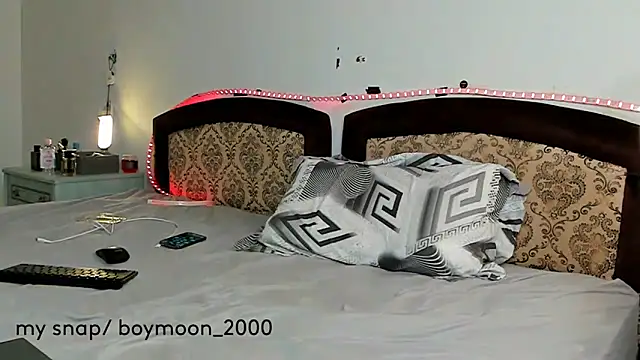Snapshot of boymoon_20 chatting on 09-23-25, 12:17 boymoon 20 online show from 09-23-25, 12:17