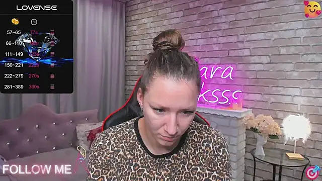 Snapshot of SarahCoksss chatting on 02-04-25, 12:29 SarahCoksss online show from 02-04-25, 12:29