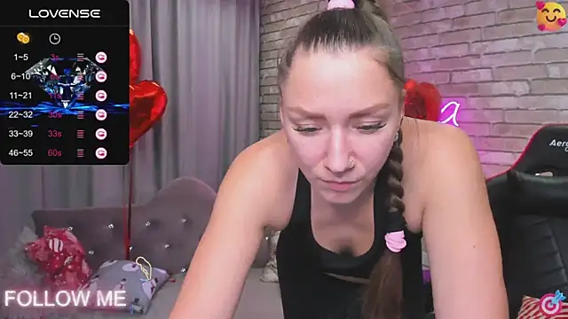 Snapshot of SarahCoksss chatting on 02-13-25, 12:24 SarahCoksss online show from 02-13-25, 12:24