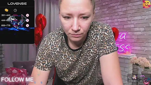 Snapshot of SarahCoksss chatting on 02-11-25, 12:28 SarahCoksss online show from 02-11-25, 12:28