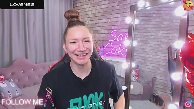 Snapshot of SarahCoksss chatting on 03-03-25, 12:12 SarahCoksss online show from 03-03-25, 12:12
