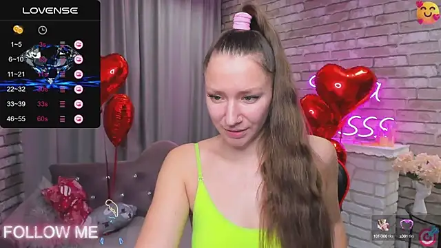 Snapshot of SarahCoksss chatting on 02-12-25, 03:07 SarahCoksss online show from 02-12-25, 03:07
