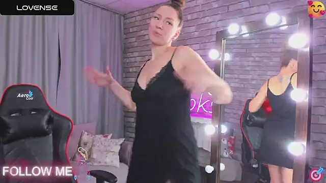 Snapshot of SarahCoksss chatting on 03-02-25, 04:07 SarahCoksss online show from 03-02-25, 04:07